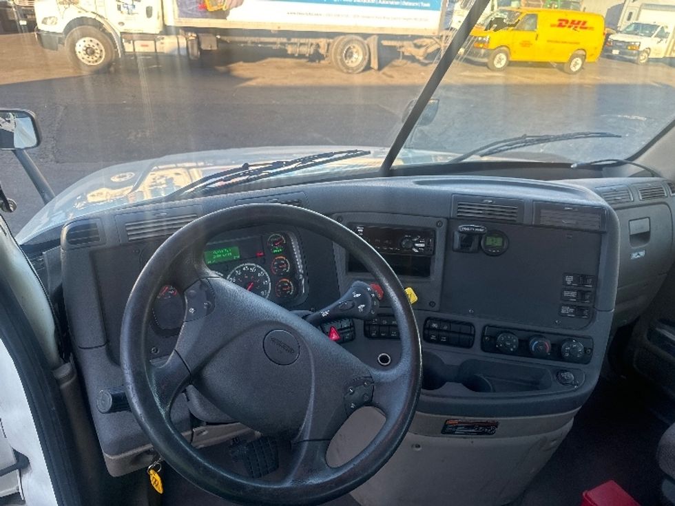 Day Cab Tractor-Heavy Duty Tractors-Freightliner-2019-Cascadia 12564ST-Capitol Heights-MD-274,219\n\t\tmiles-$ 42,750 - Image 11