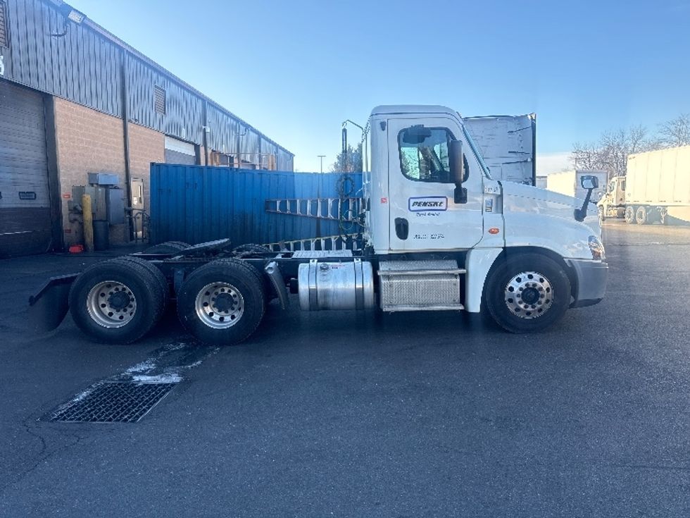 Day Cab Tractor-Heavy Duty Tractors-Freightliner-2019-Cascadia 12564ST-Capitol Heights-MD-274,219\n\t\tmiles-$ 42,750 - Image 8