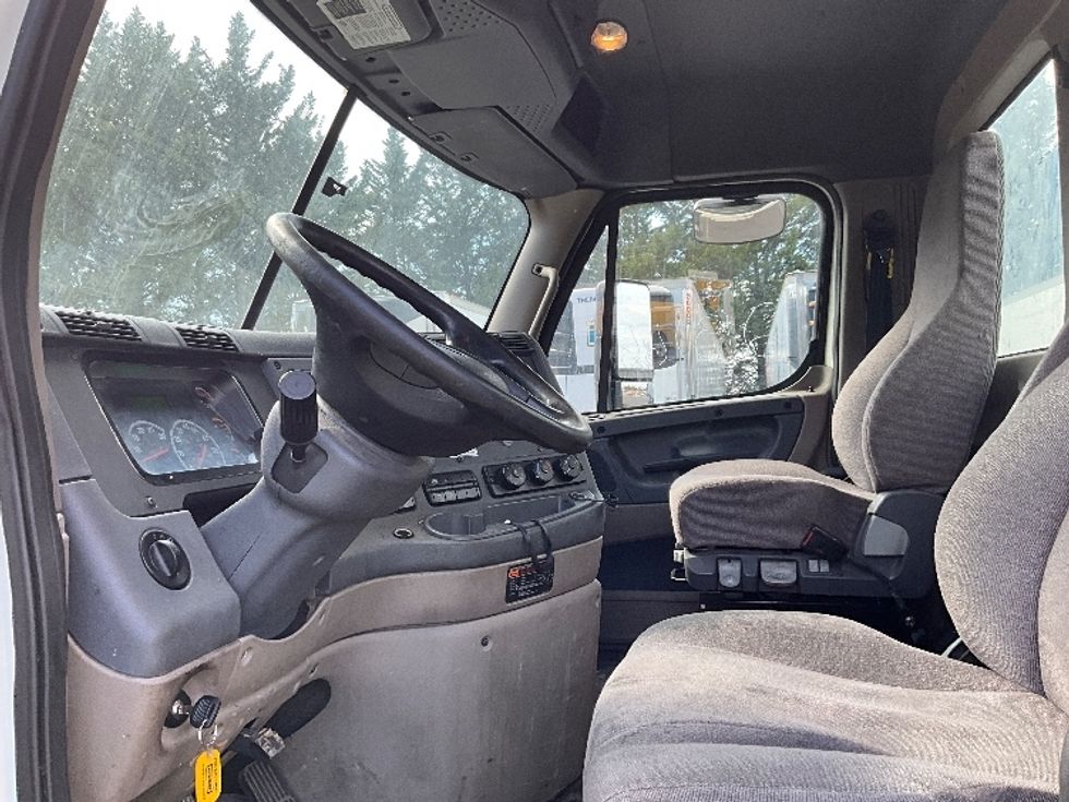 Day Cab Tractor-Heavy Duty Tractors-Freightliner-2019-Cascadia 12564ST-Capitol Heights-MD-282,711\n\t\tmiles-$ 41,250 - Image 10