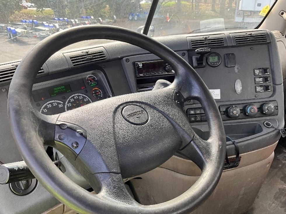 Day Cab Tractor-Heavy Duty Tractors-Freightliner-2019-Cascadia 12564ST-Capitol Heights-MD-282,711\n\t\tmiles-$ 41,250 - Image 11