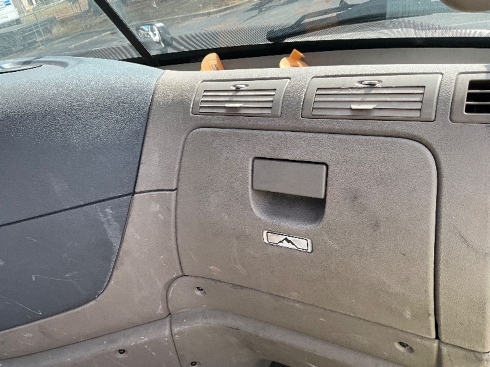 Day Cab Tractor-Heavy Duty Tractors-Freightliner-2019-Cascadia 12564ST-Capitol Heights-MD-282,711\n\t\tmiles-$ 41,250 - Image 13