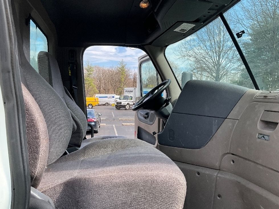 Day Cab Tractor-Heavy Duty Tractors-Freightliner-2019-Cascadia 12564ST-Capitol Heights-MD-282,711\n\t\tmiles-$ 41,250 - Image 14