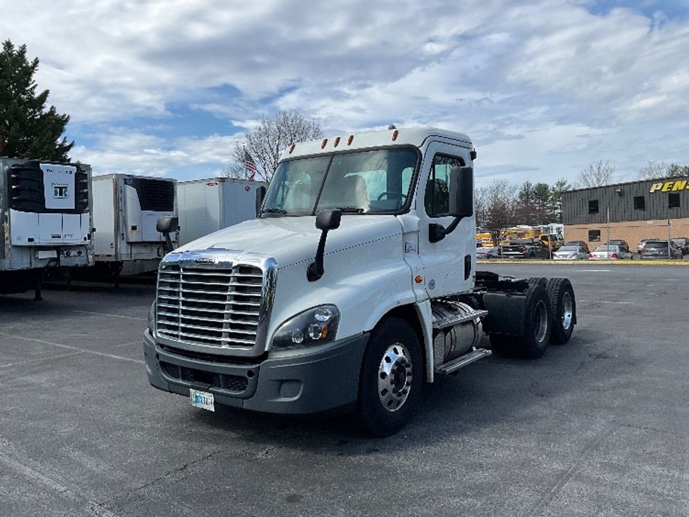 Day Cab Tractor-Heavy Duty Tractors-Freightliner-2019-Cascadia 12564ST-Capitol Heights-MD-282,711\n\t\tmiles-$ 41,250 - Image 3