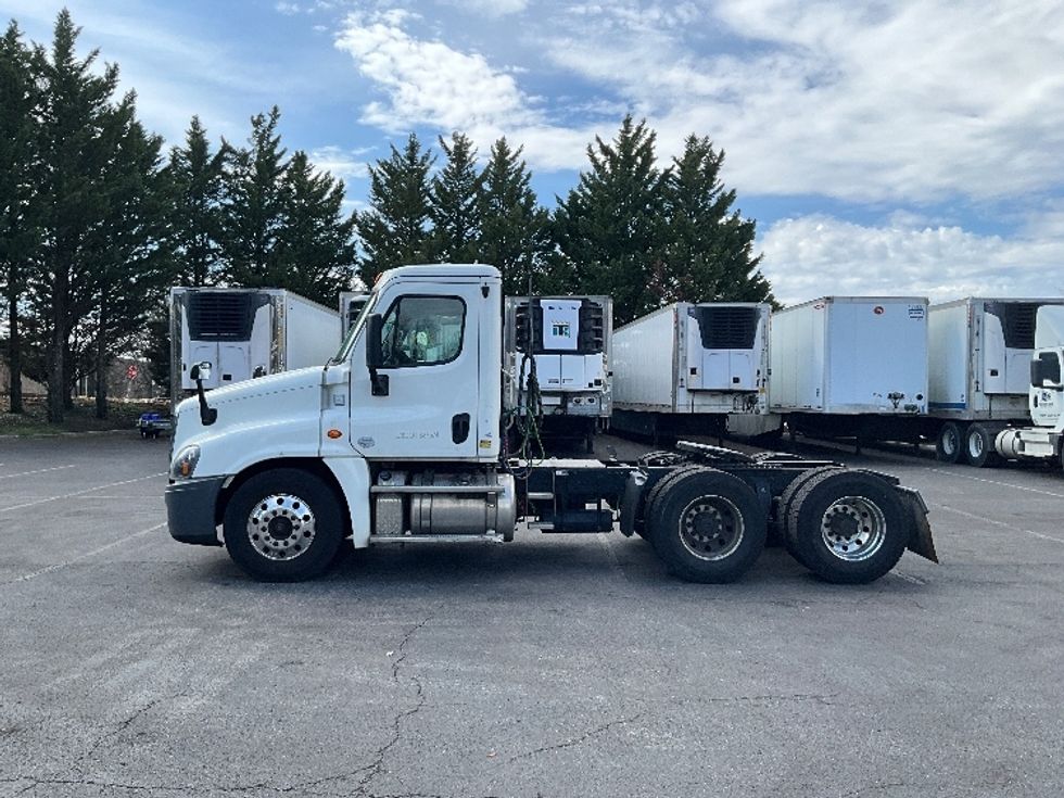 Day Cab Tractor-Heavy Duty Tractors-Freightliner-2019-Cascadia 12564ST-Capitol Heights-MD-282,711\n\t\tmiles-$ 41,250 - Image 4