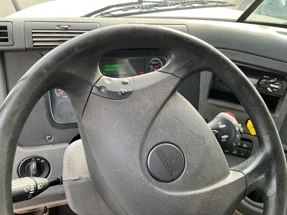 Day Cab Tractor-Heavy Duty Tractors-Freightliner-2019-Cascadia 12564ST-Capitol Heights-MD-288,000\n\t\tmiles-$ 41,000 - Image 11