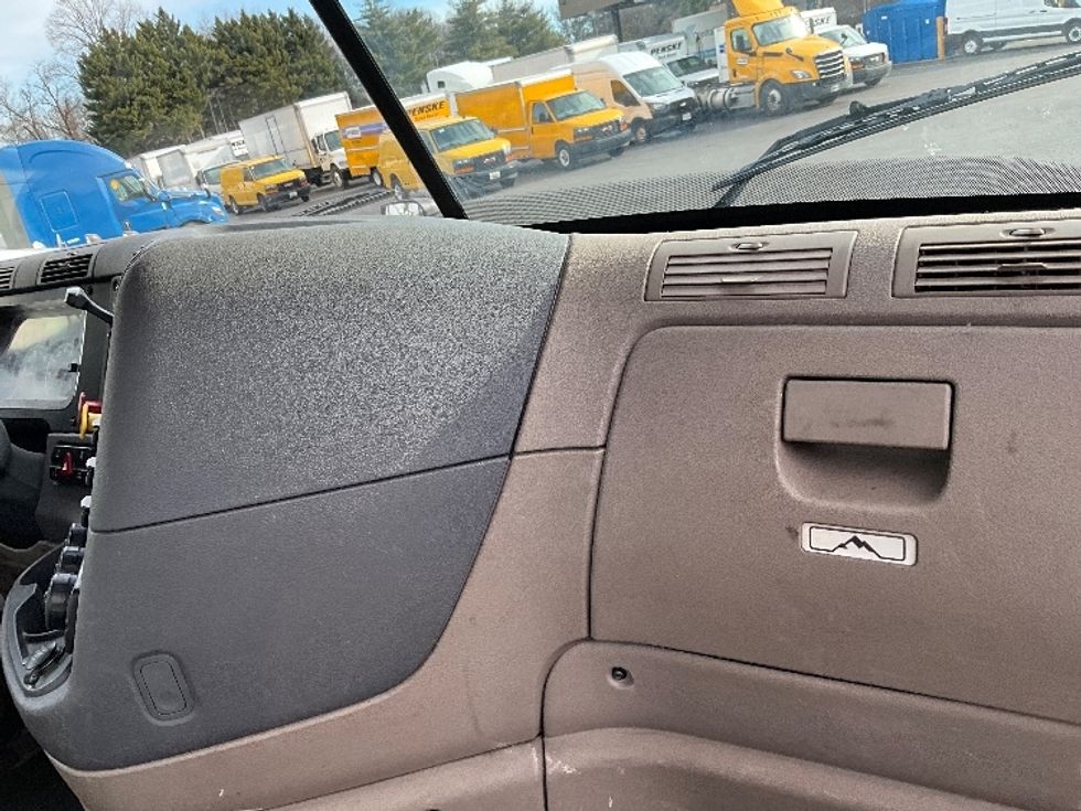 Day Cab Tractor-Heavy Duty Tractors-Freightliner-2019-Cascadia 12564ST-Capitol Heights-MD-288,000\n\t\tmiles-$ 41,000 - Image 13