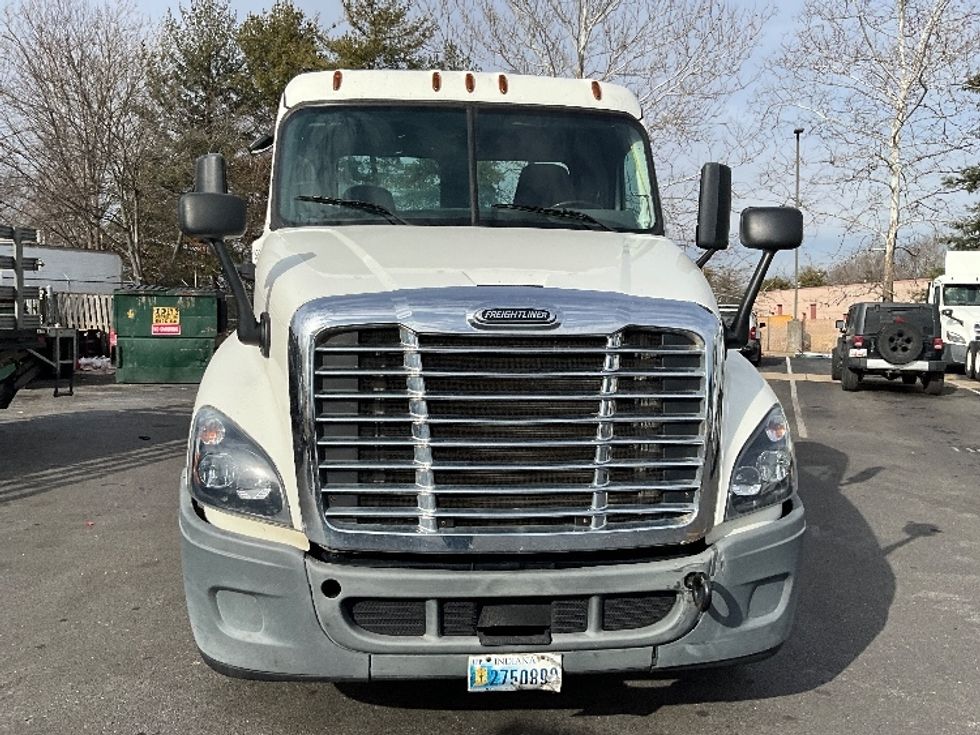 Day Cab Tractor-Heavy Duty Tractors-Freightliner-2019-Cascadia 12564ST-Capitol Heights-MD-288,000\n\t\tmiles-$ 41,000 - Image 2