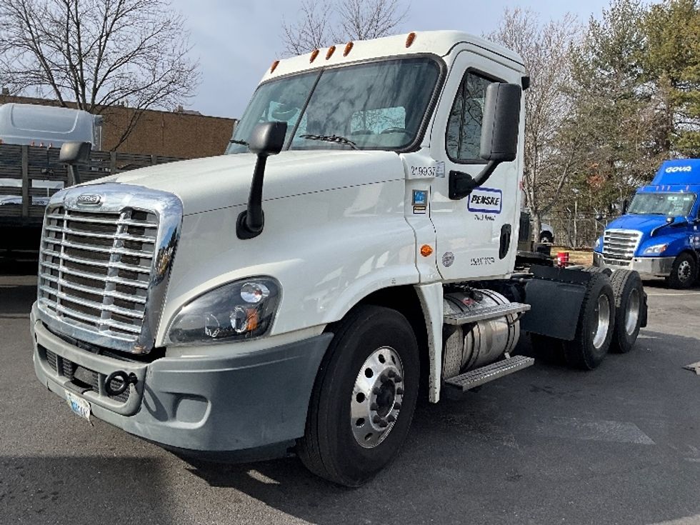 Day Cab Tractor-Heavy Duty Tractors-Freightliner-2019-Cascadia 12564ST-Capitol Heights-MD-288,000\n\t\tmiles-$ 41,000 - Image 3
