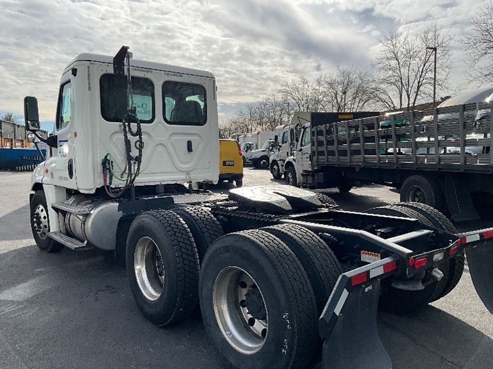 Day Cab Tractor-Heavy Duty Tractors-Freightliner-2019-Cascadia 12564ST-Capitol Heights-MD-288,000\n\t\tmiles-$ 41,000 - Image 5