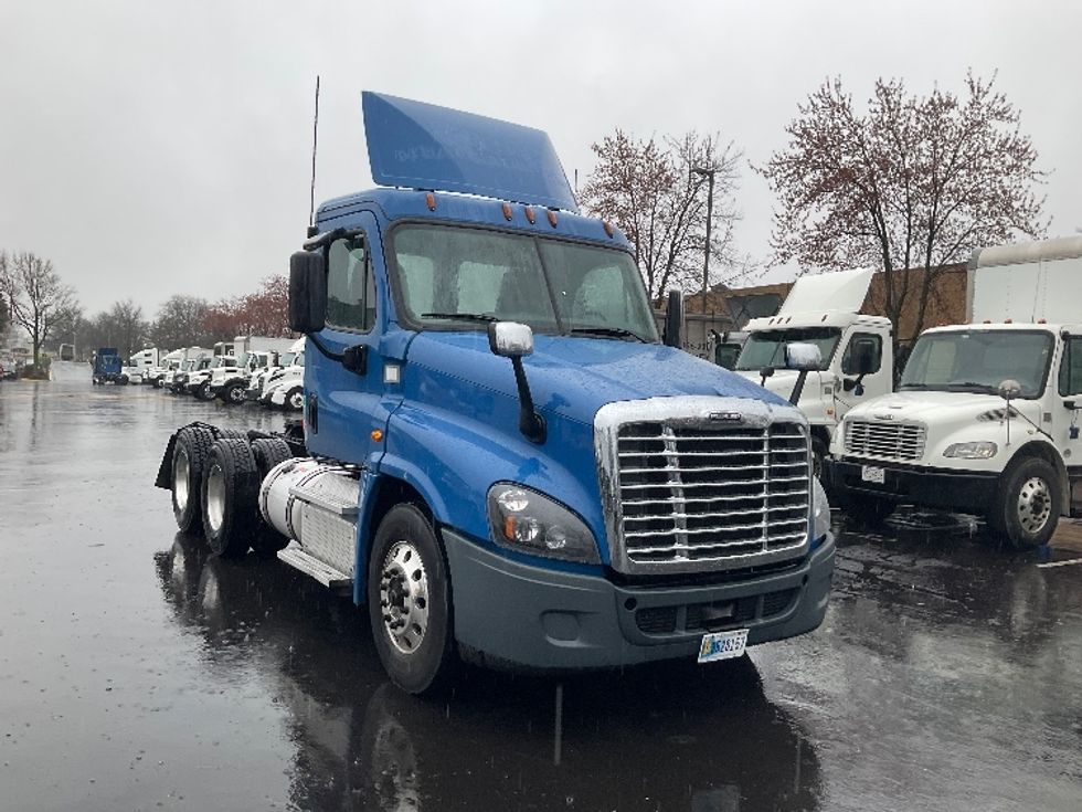 Day Cab Tractor-Heavy Duty Tractors-Freightliner-2019-Cascadia 12564ST-Capitol Heights-MD-402,486\n\t\tmiles-$ 41,250 - Image 1