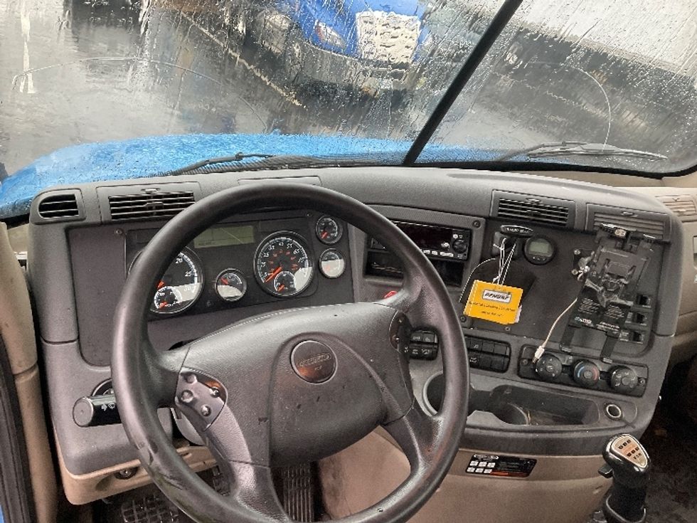 Day Cab Tractor-Heavy Duty Tractors-Freightliner-2019-Cascadia 12564ST-Capitol Heights-MD-402,486\n\t\tmiles-$ 41,250 - Image 11