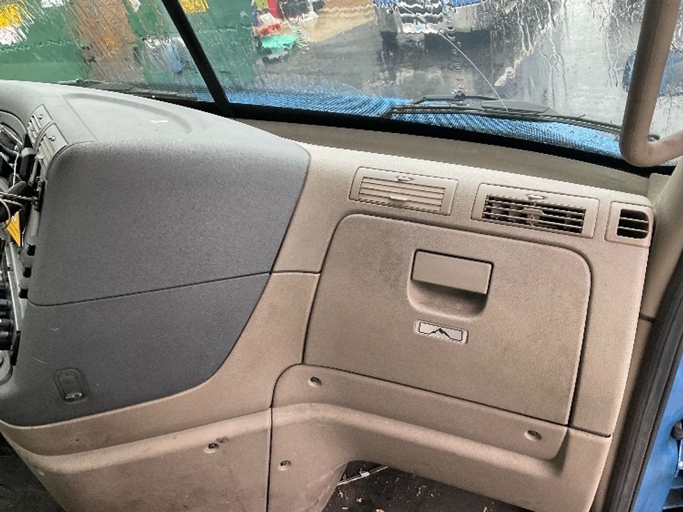 Day Cab Tractor-Heavy Duty Tractors-Freightliner-2019-Cascadia 12564ST-Capitol Heights-MD-402,486\n\t\tmiles-$ 41,250 - Image 13