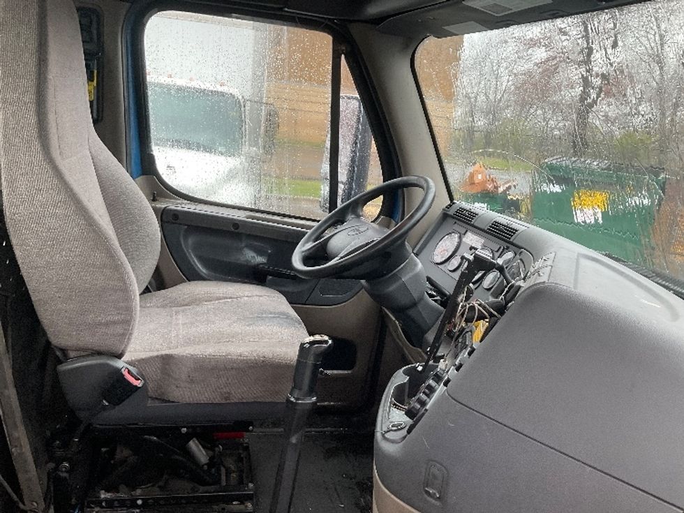 Day Cab Tractor-Heavy Duty Tractors-Freightliner-2019-Cascadia 12564ST-Capitol Heights-MD-402,486\n\t\tmiles-$ 41,250 - Image 14