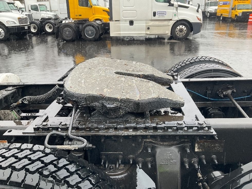 Day Cab Tractor-Heavy Duty Tractors-Freightliner-2019-Cascadia 12564ST-Capitol Heights-MD-402,486\n\t\tmiles-$ 41,250 - Image 17