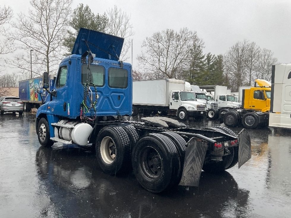 Day Cab Tractor-Heavy Duty Tractors-Freightliner-2019-Cascadia 12564ST-Capitol Heights-MD-402,486\n\t\tmiles-$ 41,250 - Image 5