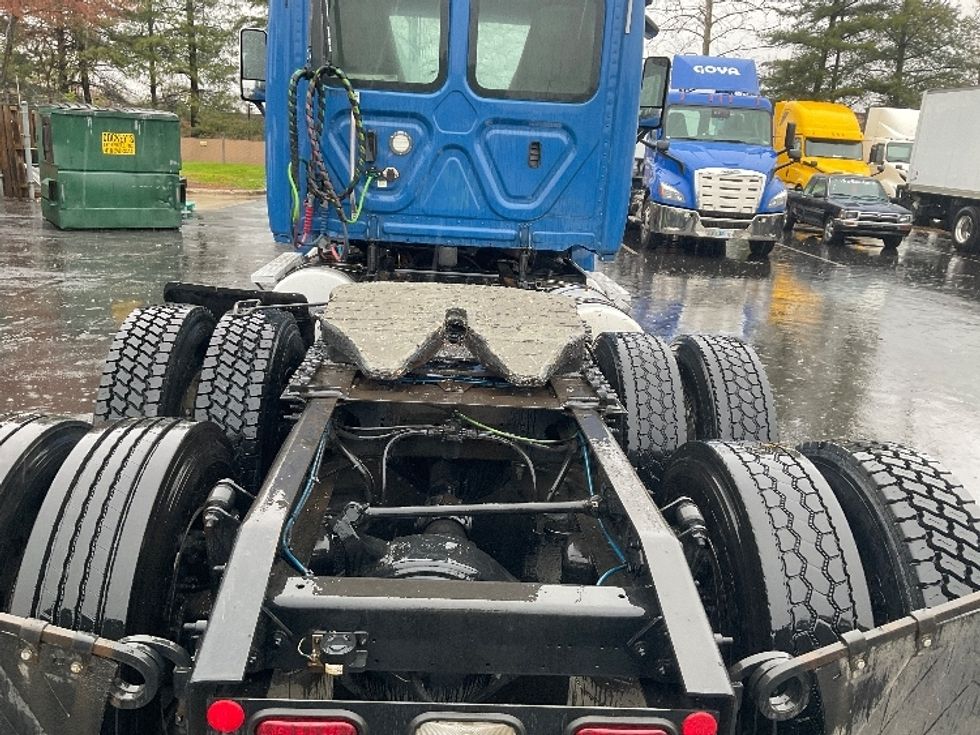 Day Cab Tractor-Heavy Duty Tractors-Freightliner-2019-Cascadia 12564ST-Capitol Heights-MD-402,486\n\t\tmiles-$ 41,250 - Image 6
