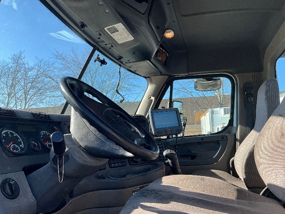 Day Cab Tractor-Heavy Duty Tractors-Freightliner-2019-Cascadia 12564ST-Capitol Heights-MD-507,417\n\t\tmiles-$ 34,750 - Image 10