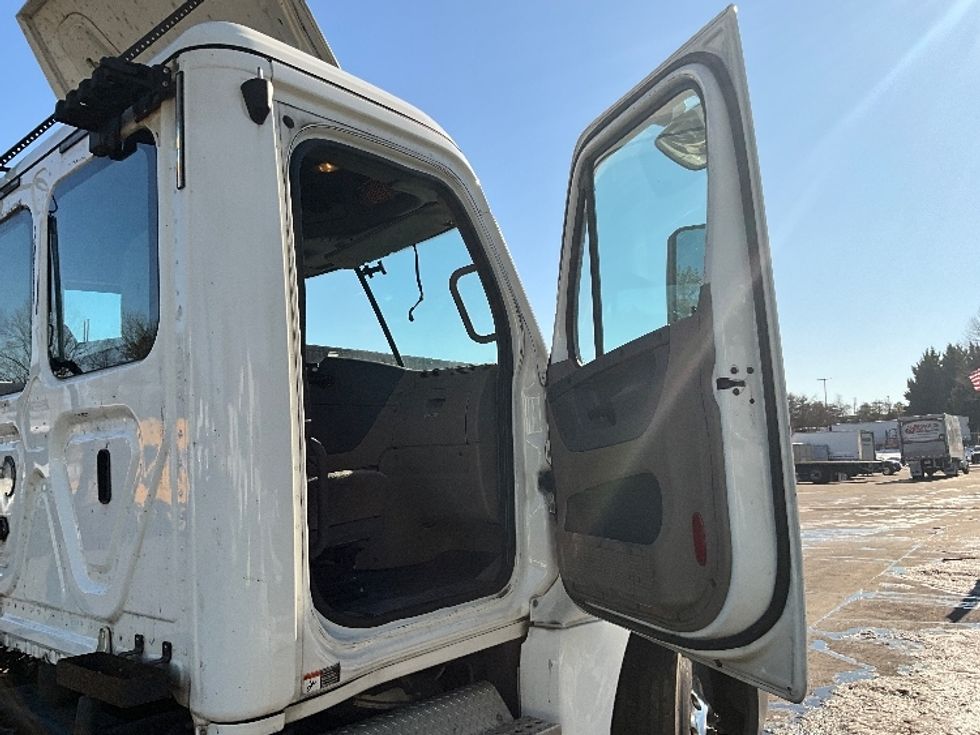 Day Cab Tractor-Heavy Duty Tractors-Freightliner-2019-Cascadia 12564ST-Capitol Heights-MD-507,417\n\t\tmiles-$ 34,750 - Image 12