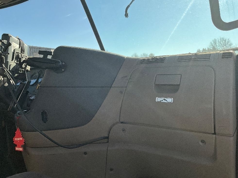 Day Cab Tractor-Heavy Duty Tractors-Freightliner-2019-Cascadia 12564ST-Capitol Heights-MD-507,417\n\t\tmiles-$ 34,750 - Image 13