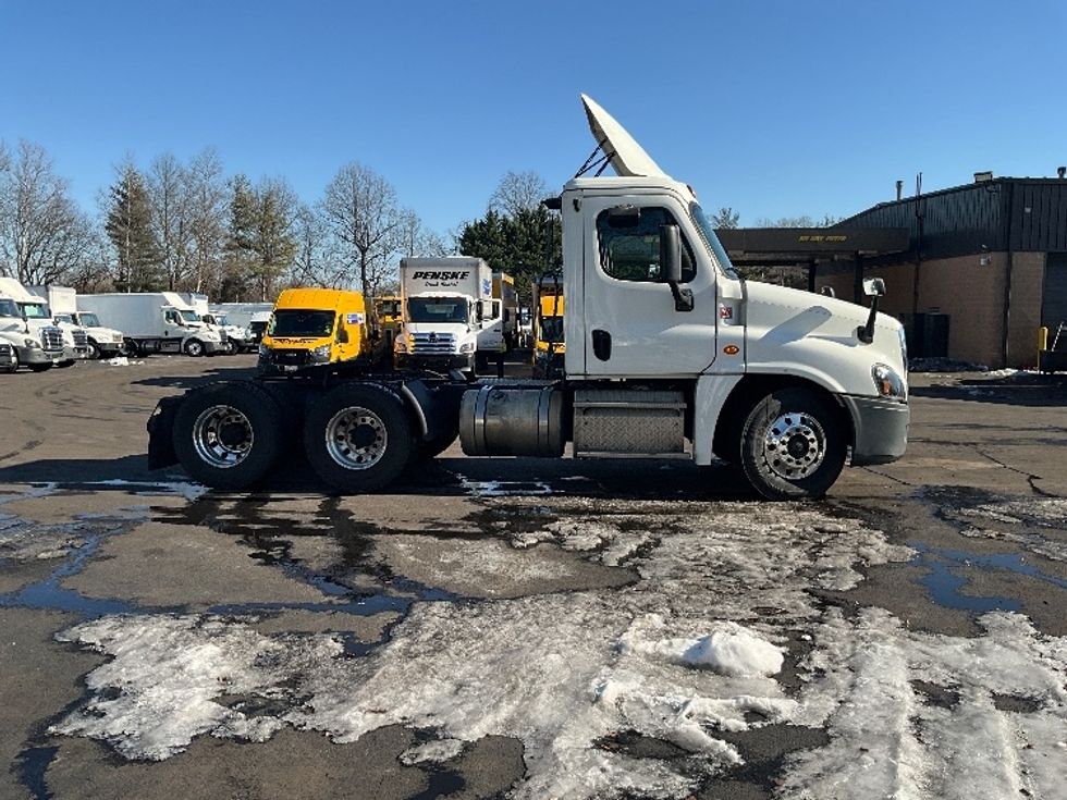 Day Cab Tractor-Heavy Duty Tractors-Freightliner-2019-Cascadia 12564ST-Capitol Heights-MD-507,417\n\t\tmiles-$ 34,750 - Image 8