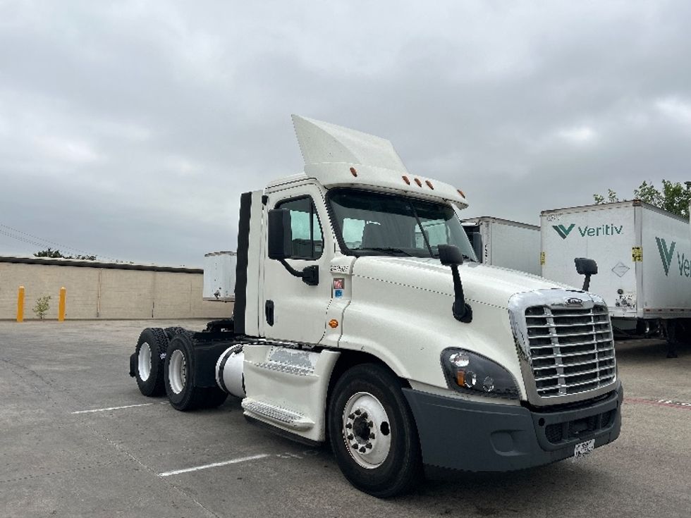 Day Cab Tractor-Heavy Duty Tractors-Freightliner-2019-Cascadia 12564ST-Carrollton-TX-401,988\n\t\tmiles-$ 40,500 - Image 1