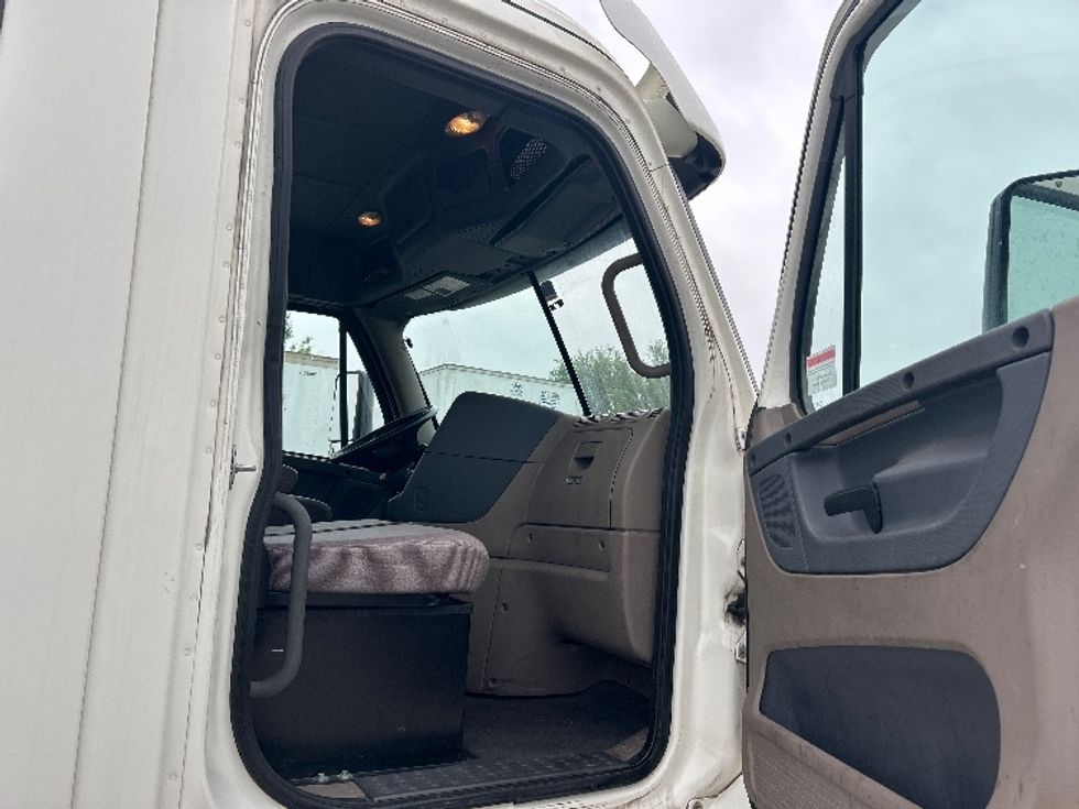 Day Cab Tractor-Heavy Duty Tractors-Freightliner-2019-Cascadia 12564ST-Carrollton-TX-401,988\n\t\tmiles-$ 40,500 - Image 12