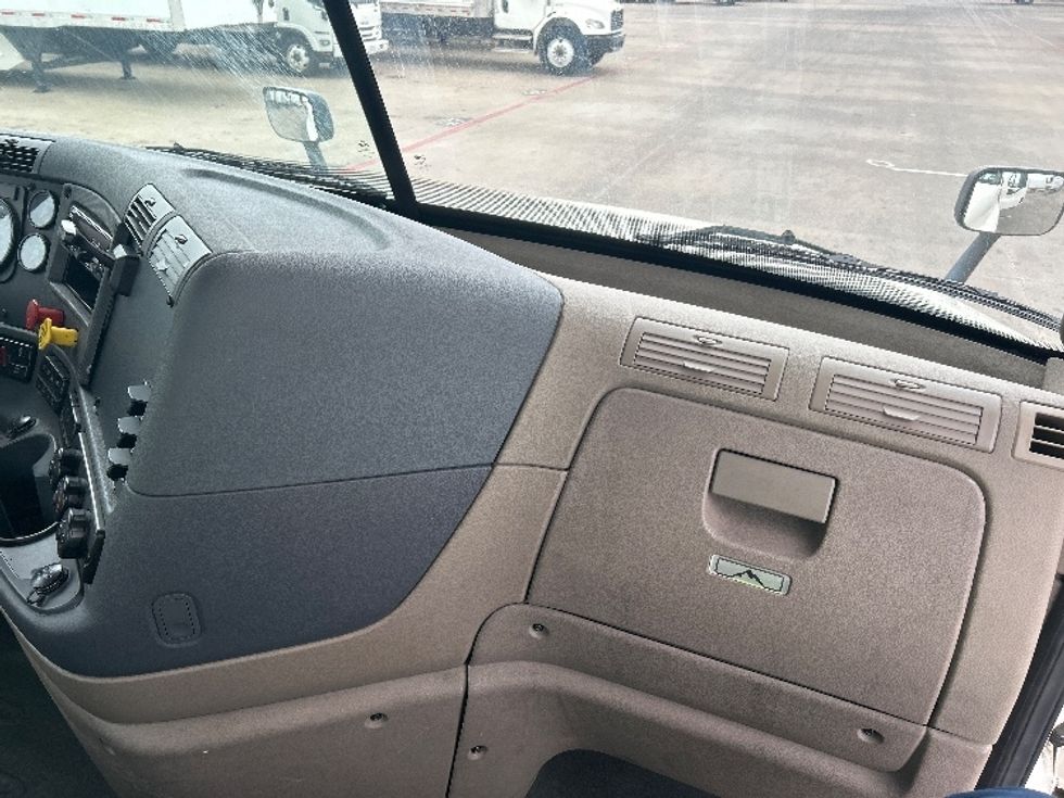 Day Cab Tractor-Heavy Duty Tractors-Freightliner-2019-Cascadia 12564ST-Carrollton-TX-401,988\n\t\tmiles-$ 40,500 - Image 13