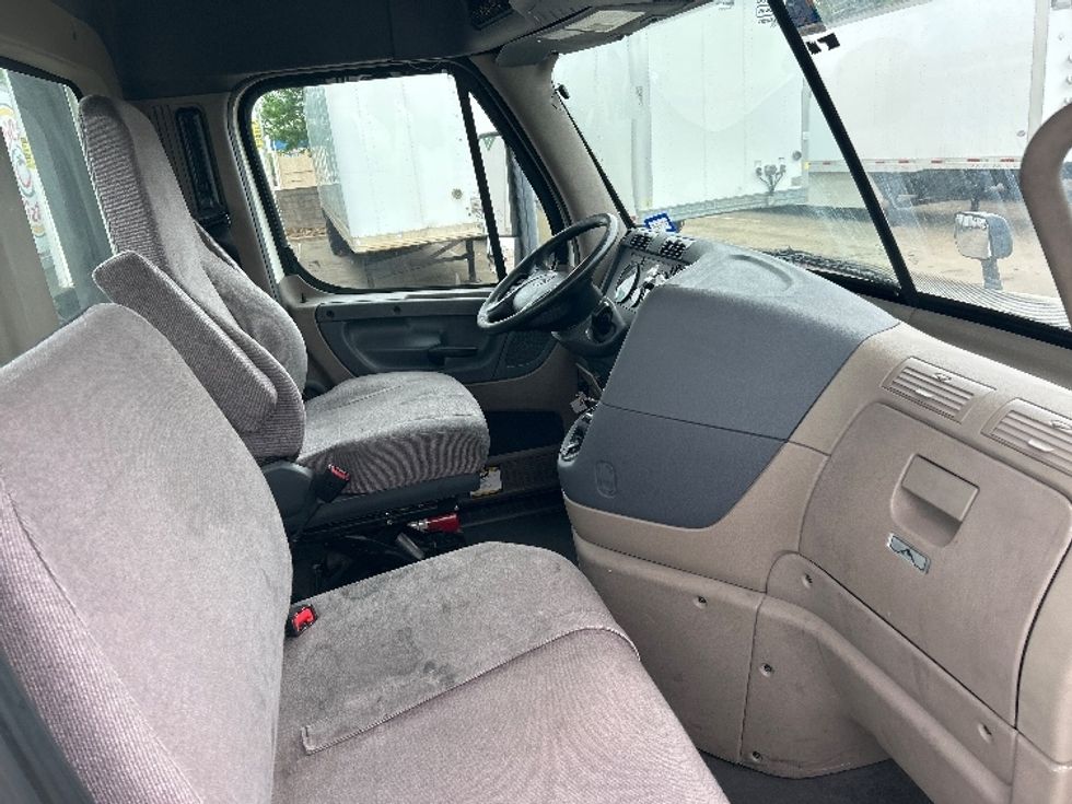 Day Cab Tractor-Heavy Duty Tractors-Freightliner-2019-Cascadia 12564ST-Carrollton-TX-401,988\n\t\tmiles-$ 40,500 - Image 14