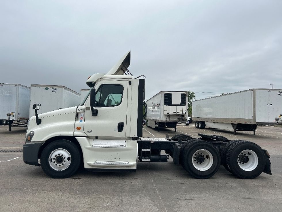 Day Cab Tractor-Heavy Duty Tractors-Freightliner-2019-Cascadia 12564ST-Carrollton-TX-401,988\n\t\tmiles-$ 40,500 - Image 4