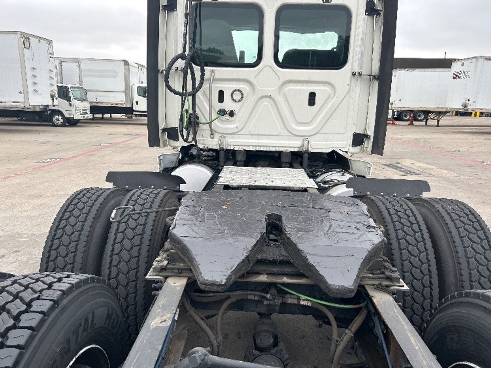 Day Cab Tractor-Heavy Duty Tractors-Freightliner-2019-Cascadia 12564ST-Carrollton-TX-401,988\n\t\tmiles-$ 40,500 - Image 6