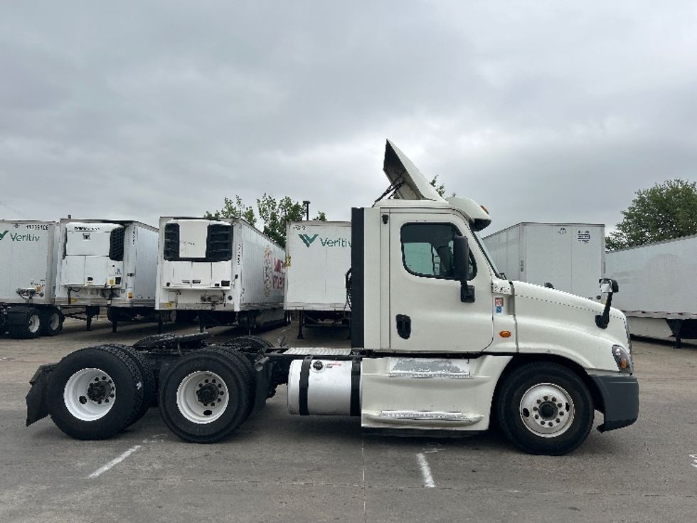 Day Cab Tractor-Heavy Duty Tractors-Freightliner-2019-Cascadia 12564ST-Carrollton-TX-401,988\n\t\tmiles-$ 40,500 - Image 8