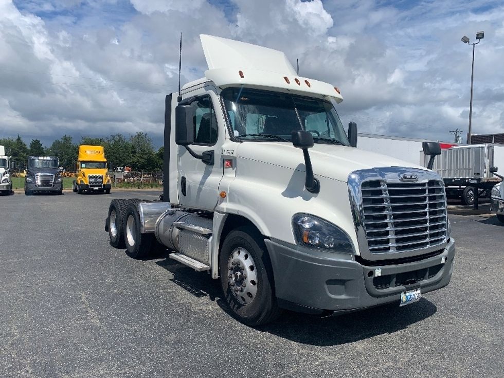 Day Cab Tractor-Heavy Duty Tractors-Freightliner-2019-Cascadia 12564ST-Charlotte-NC-364,960\n\t\tmiles-$ 56,750 - Image 1
