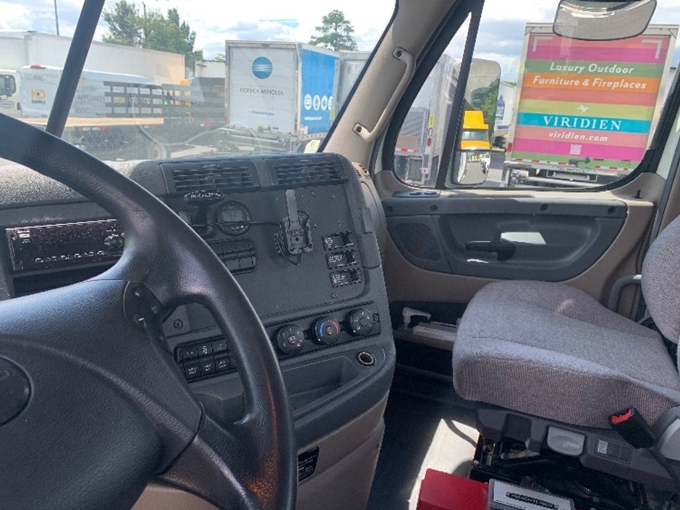 Day Cab Tractor-Heavy Duty Tractors-Freightliner-2019-Cascadia 12564ST-Charlotte-NC-364,960\n\t\tmiles-$ 56,750 - Image 10