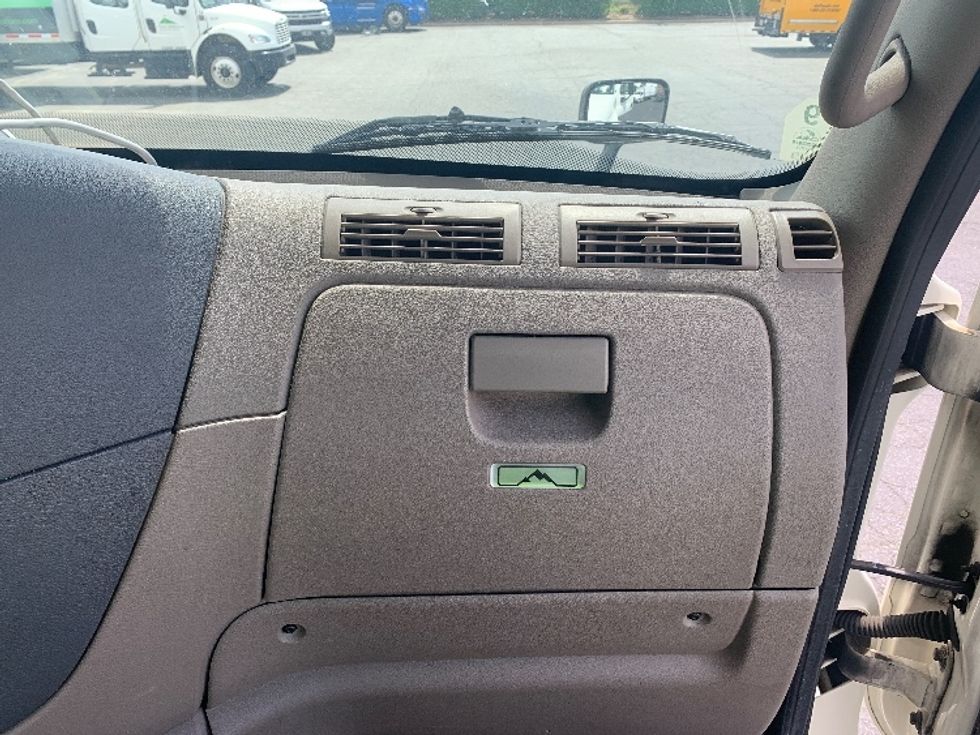 Day Cab Tractor-Heavy Duty Tractors-Freightliner-2019-Cascadia 12564ST-Charlotte-NC-364,960\n\t\tmiles-$ 56,750 - Image 13