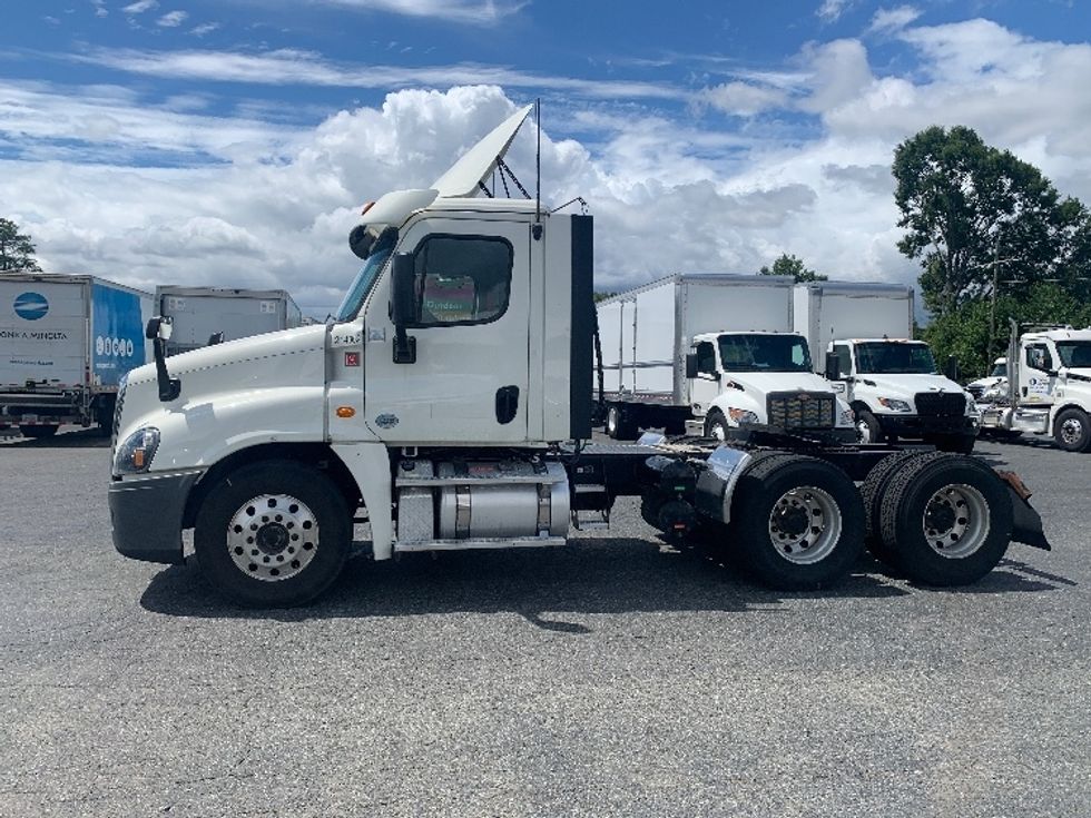 Day Cab Tractor-Heavy Duty Tractors-Freightliner-2019-Cascadia 12564ST-Charlotte-NC-364,960\n\t\tmiles-$ 56,750 - Image 4