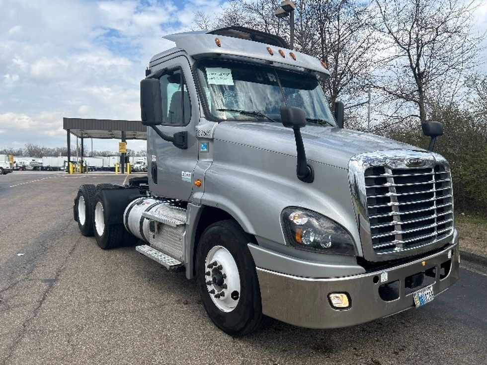 Day Cab Tractor-Heavy Duty Tractors-Freightliner-2019-Cascadia 12564ST-Chattanooga-TN-493,076\n\t\tmiles-$ 31,500 - Image 1