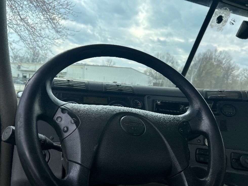 Day Cab Tractor-Heavy Duty Tractors-Freightliner-2019-Cascadia 12564ST-Chattanooga-TN-493,076\n\t\tmiles-$ 31,500 - Image 11