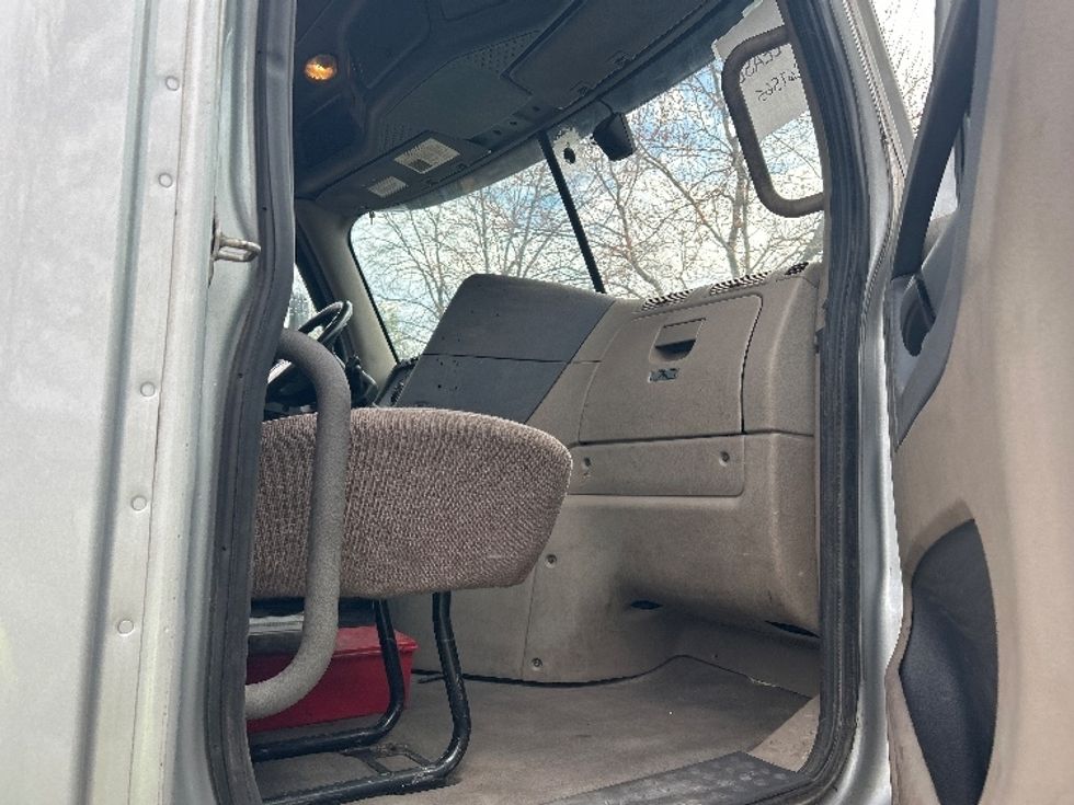 Day Cab Tractor-Heavy Duty Tractors-Freightliner-2019-Cascadia 12564ST-Chattanooga-TN-493,076\n\t\tmiles-$ 31,500 - Image 12