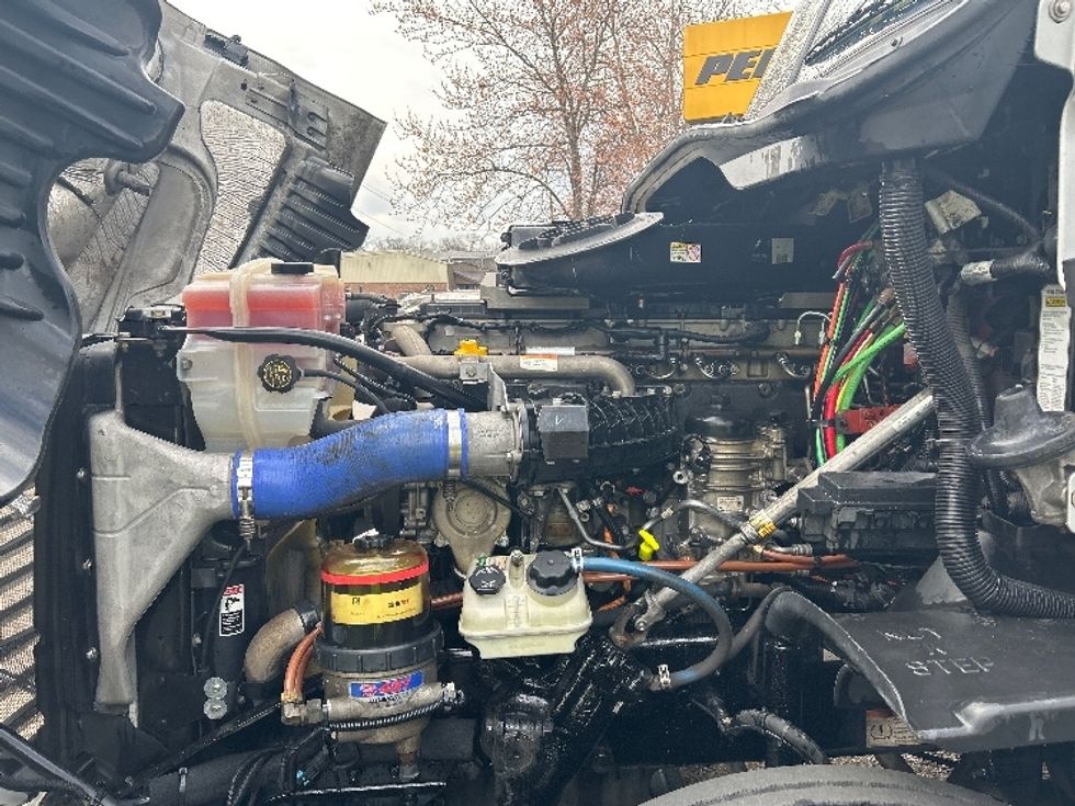 Day Cab Tractor-Heavy Duty Tractors-Freightliner-2019-Cascadia 12564ST-Chattanooga-TN-493,076\n\t\tmiles-$ 31,500 - Image 16