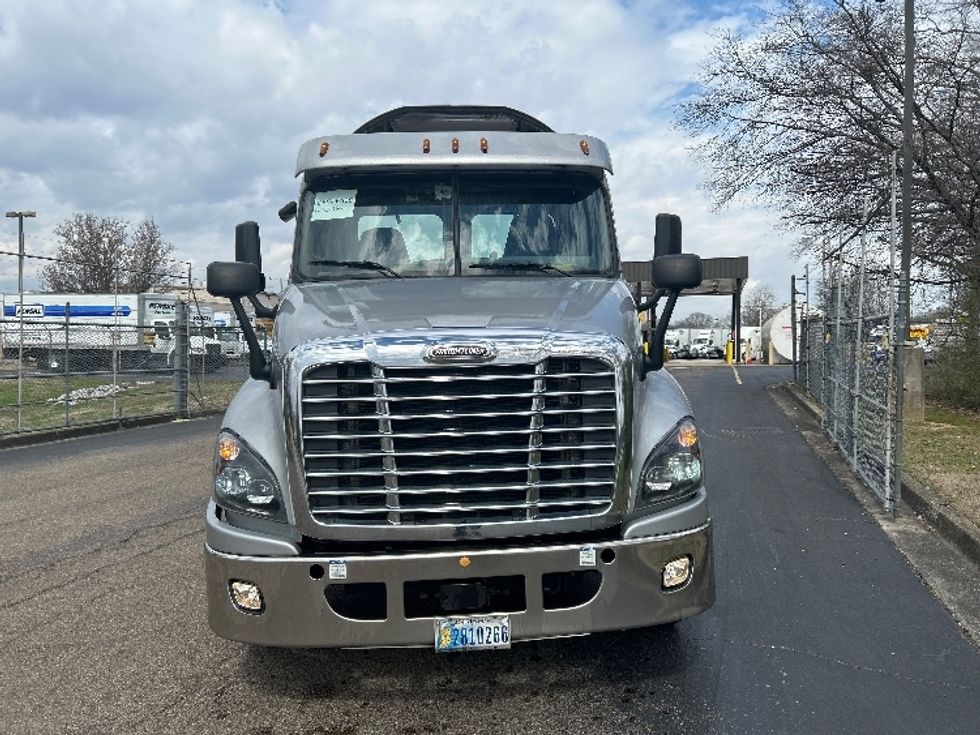 Day Cab Tractor-Heavy Duty Tractors-Freightliner-2019-Cascadia 12564ST-Chattanooga-TN-493,076\n\t\tmiles-$ 31,500 - Image 2