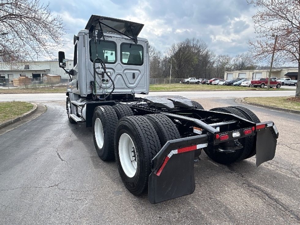 Day Cab Tractor-Heavy Duty Tractors-Freightliner-2019-Cascadia 12564ST-Chattanooga-TN-493,076\n\t\tmiles-$ 31,500 - Image 5
