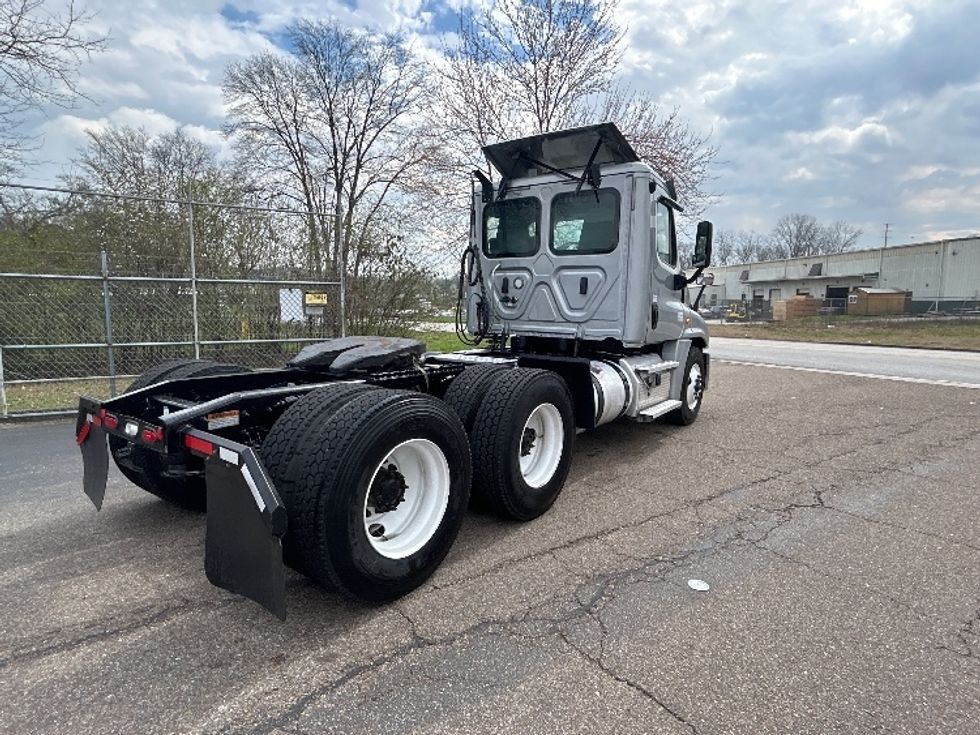 Day Cab Tractor-Heavy Duty Tractors-Freightliner-2019-Cascadia 12564ST-Chattanooga-TN-493,076\n\t\tmiles-$ 31,500 - Image 7