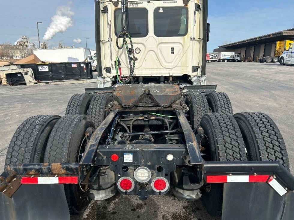 2019 Freightliner Cascadia 125" Sleeper Cab photo 6