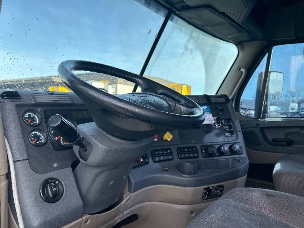 Day Cab Tractor-Heavy Duty Tractors-Freightliner-2019-Cascadia 12564ST-Chicago (Chicago Ridge)-IL-233,200\n\t\tmiles-$ 52,750 - Image 10