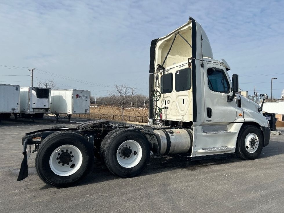2019 Freightliner Cascadia 125" Sleeper Cab photo 8