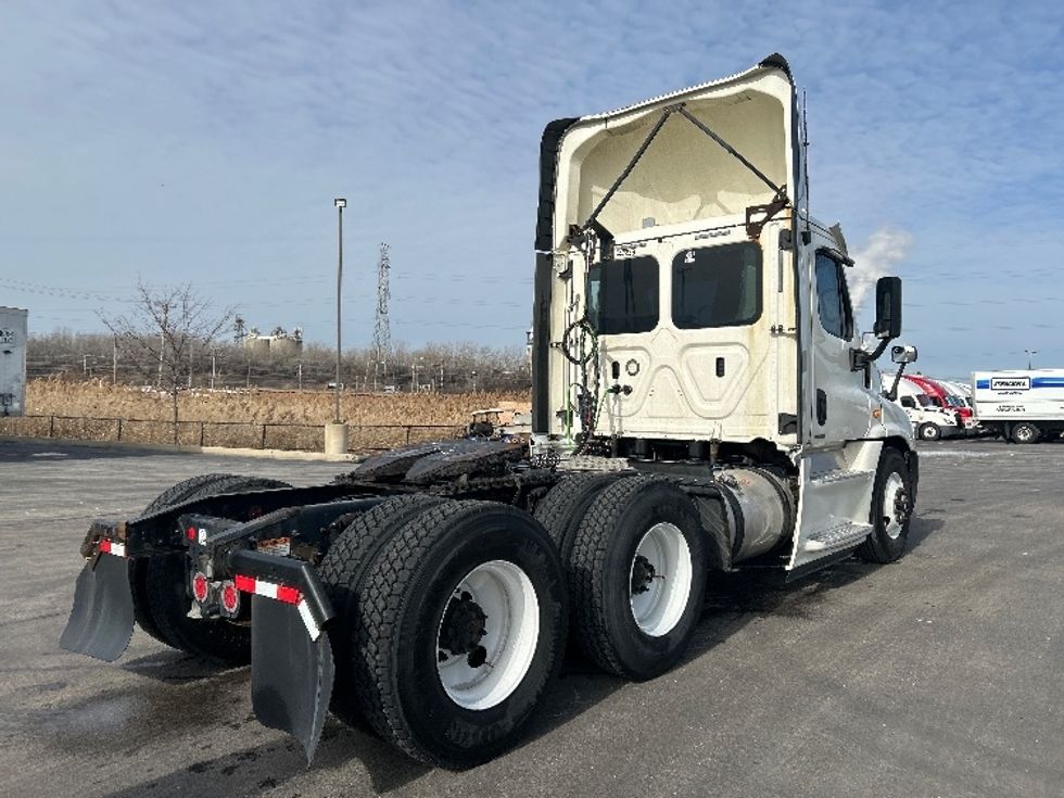 2019 Freightliner Cascadia 125" Sleeper Cab photo 7