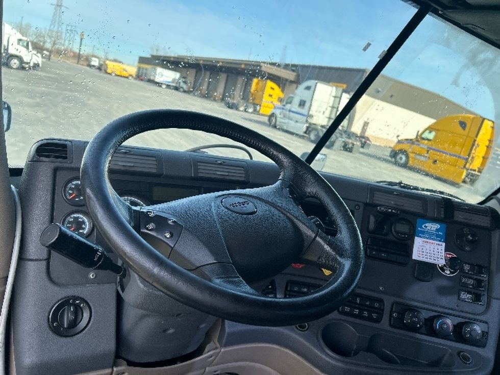 2019 Freightliner Cascadia 125" Sleeper Cab photo 10