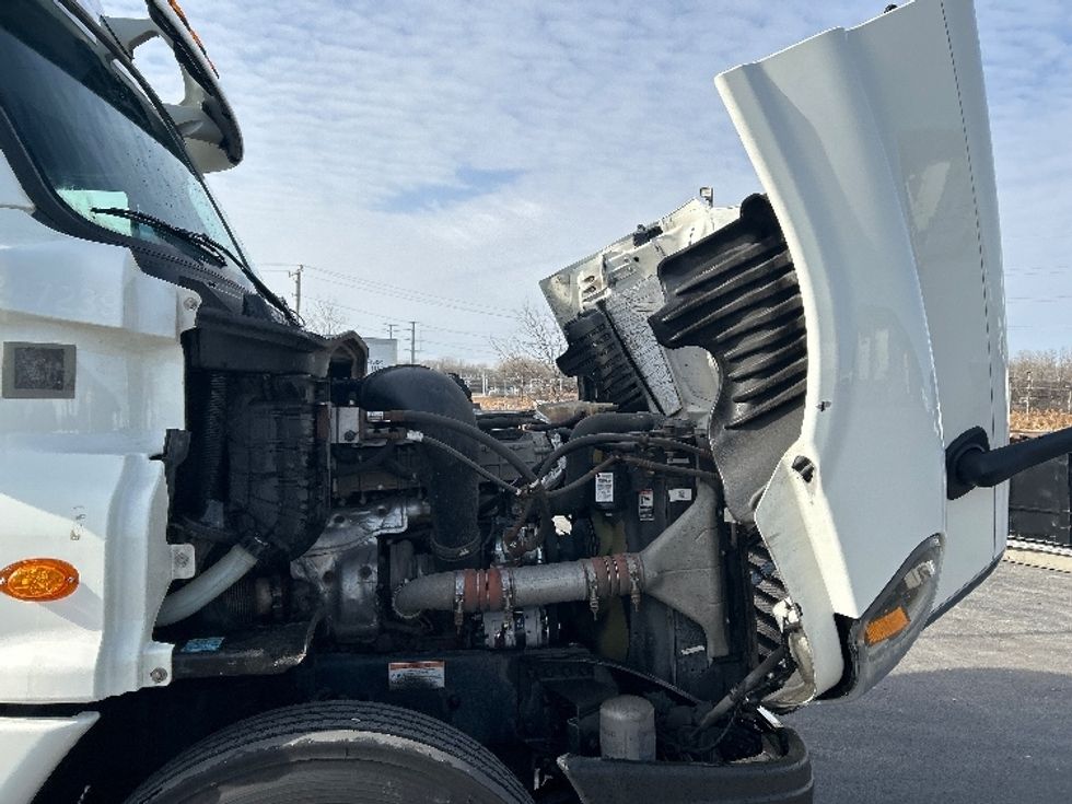 2019 Freightliner Cascadia 125" Sleeper Cab photo 14