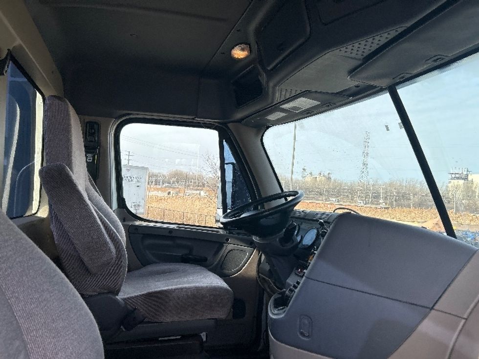 2019 Freightliner Cascadia 125" Sleeper Cab photo 13