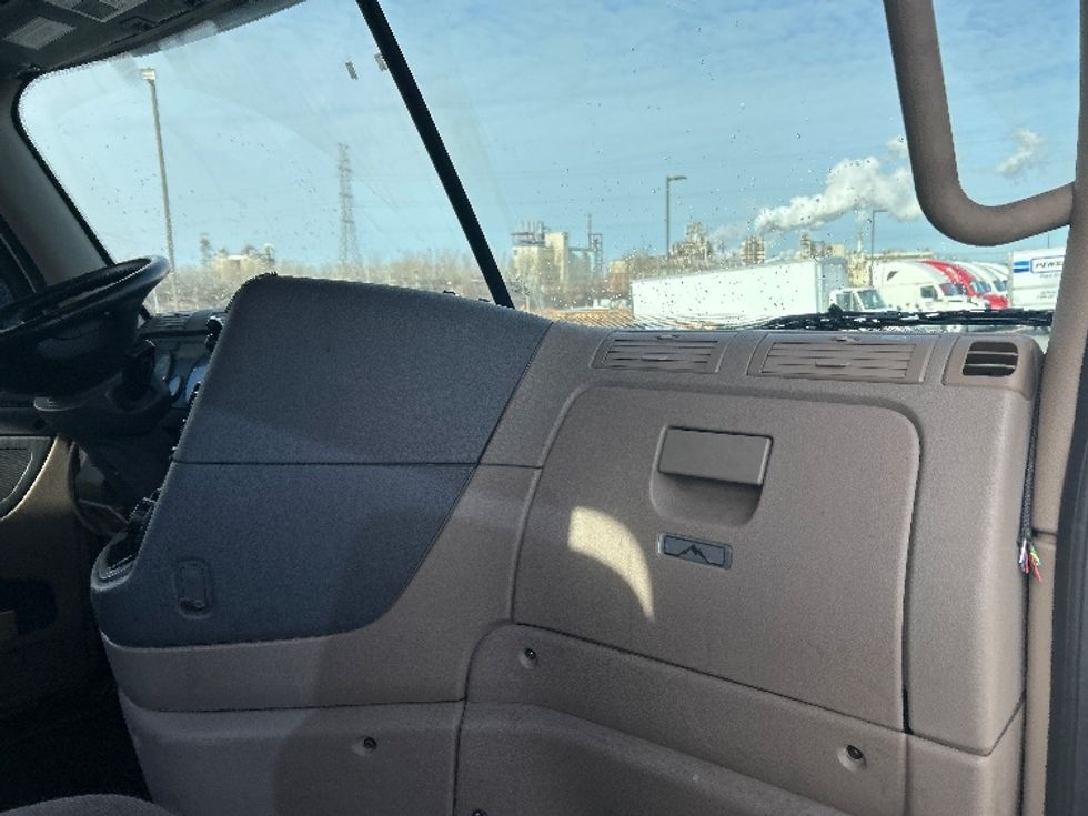2019 Freightliner Cascadia 125" Sleeper Cab photo 12